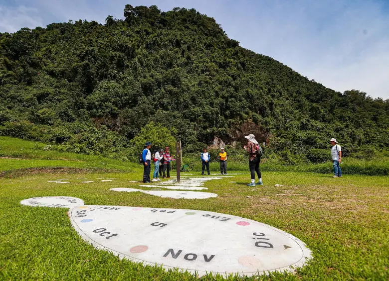<b>Cerro Tusa: tres mundos, una montaña </b> <b>Cerro Tusa: tres mundos, una montaña </b>