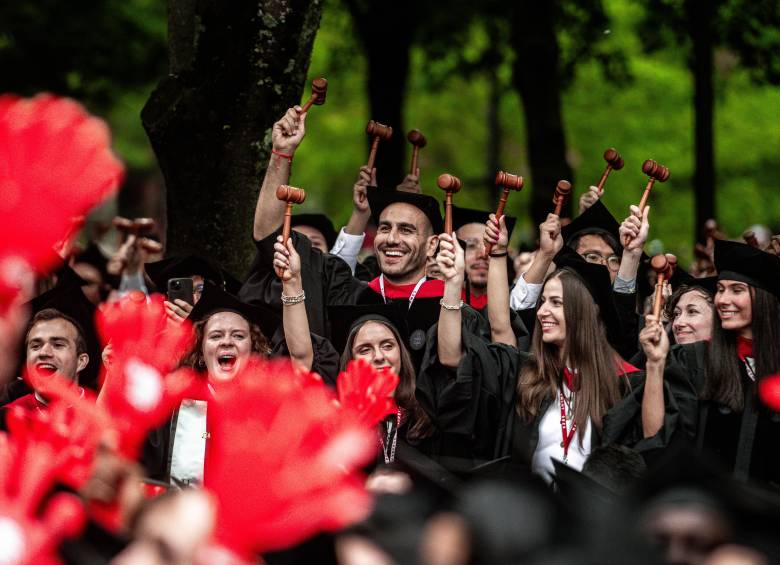 Jueza bloquea último veto de Trump a los estudiantes extranjeros para que se matriculen en Harvard
