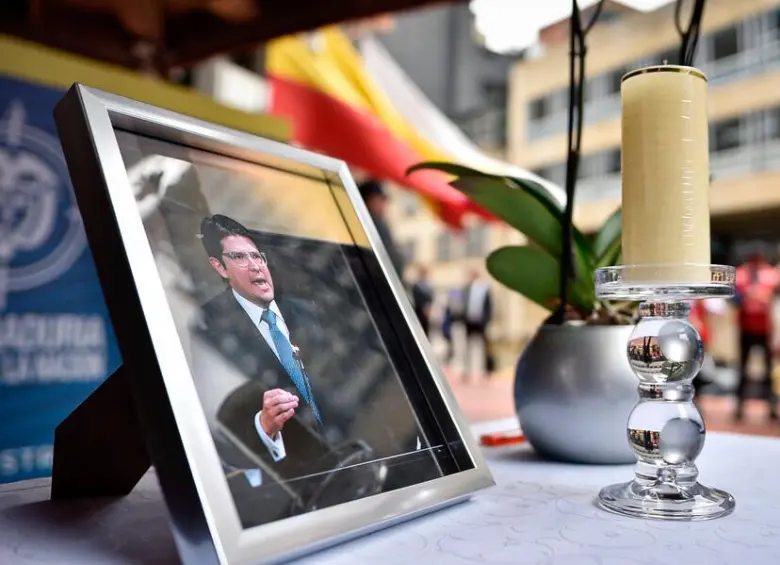 Este lunes se han realizado varios homenajes por la memoria del senador Miguel Uribe. FOTO COLPRENSA