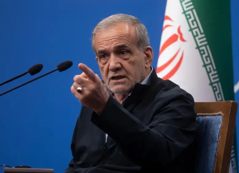 Masud Pezeshkian, presidente de Irán, firmó un proyecto de ley que suspende la cooperación con el OIEA.