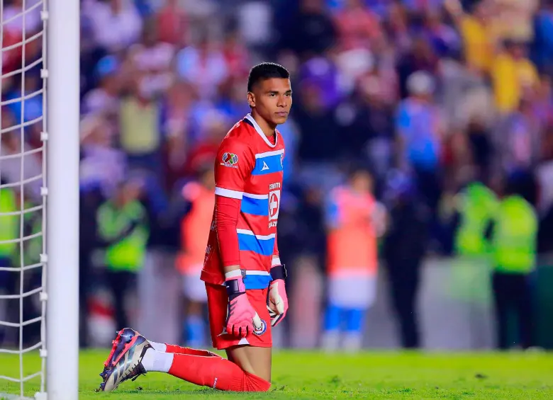 El guardameta colombiano Kevin Mier no levanta cabeza en la temporada con 9 goles en contra. Foto: GETTY