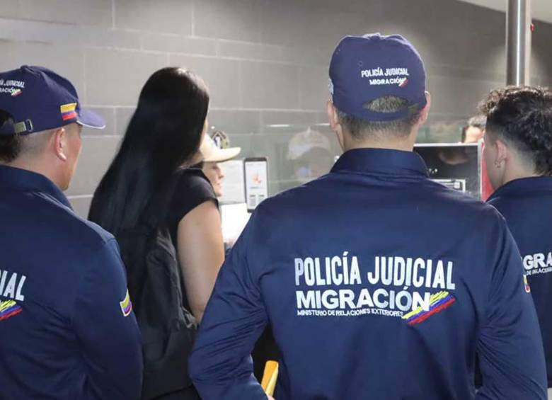 Mujer de Medellín fue liberada tras permanecer retenida por una red de trata de personas en República Dominicana. FOTO: Migración Colombia 