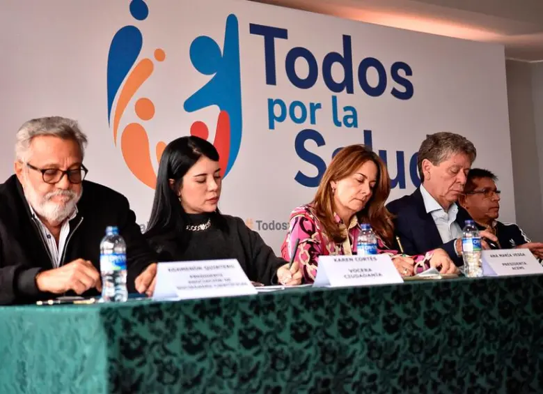 Algunos de los voceros del movimiento “Todos por la Salud” durante su lanzamiento oficial en Bogotá.