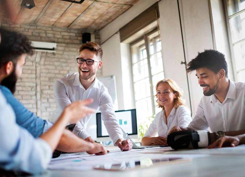 Las habilidades blandas como el trabajo en equipo son tan valoradas como el conocimiento técnico. FOTO: GETTY