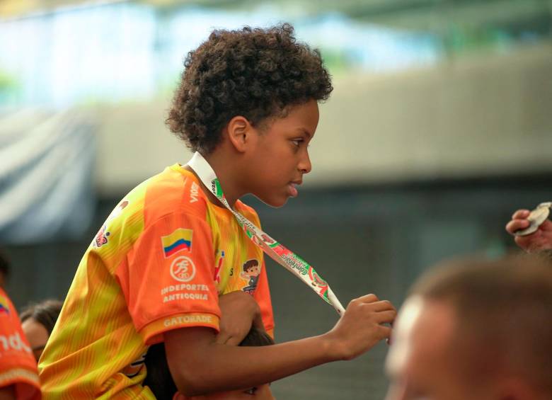 El deportista Yulián Ramírez Suárez, de 13 años, compitió representado a Itagüí en la categoría de 35 kilogramos de la lucha libre del Festival de Festivales del 2026. FOTO cortesía carlos velásquez- los paisitas