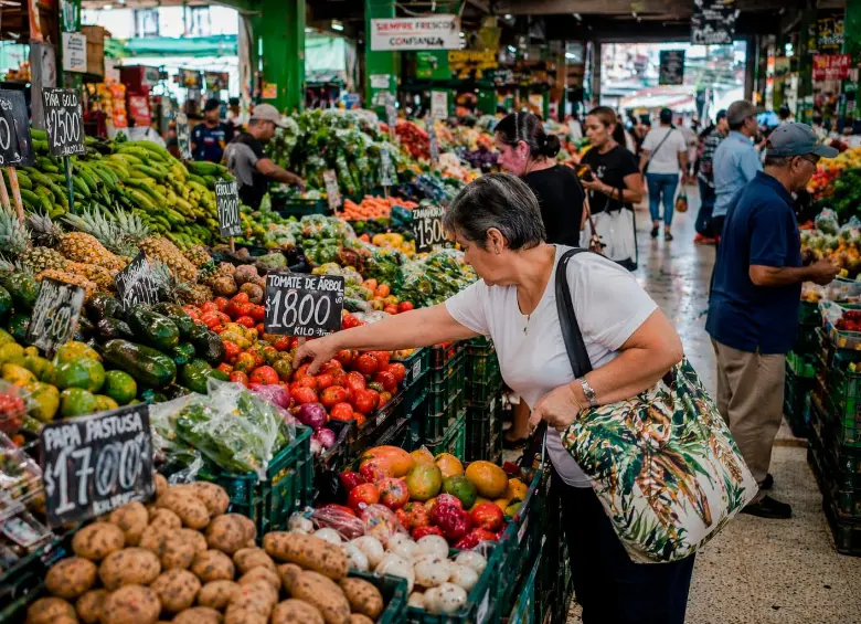 Los gastos cotidianos, como mercado, servicios y salud, se han convertido en la principal presión para los hogares de Medellín. FOTO: CORTESÍA Russell Bedford Medellín.