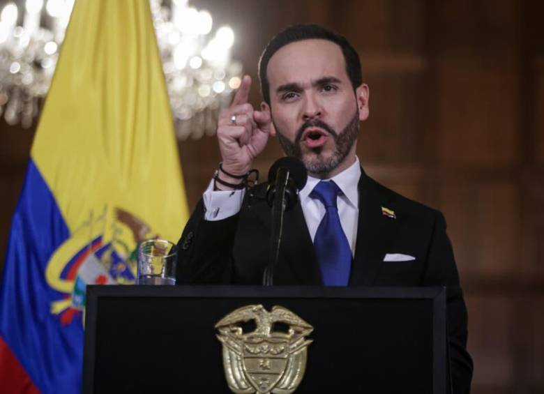 En sus primeros 74 días de de gobierno, el presidente Abelardo de la Espriella ha firmado 142 extradiciones. FOTO: Colprensa 