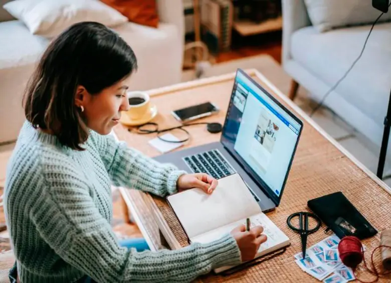 Esta modalidad le permite trabajar desde cualquier lugar y postularse a ofertas globales. FOTO: FREEPIK