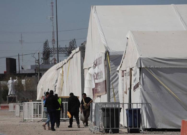 Se han instalado cerca de 12 Centros Integradores Paisano en puntos clave de la frontera con Estados Unidos, como Tijuana, Ciudad Juárez y Nuevo Laredo. Foto: AFP. 