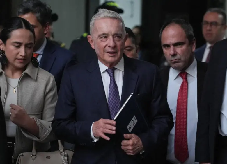 El Tribunal Superior revocó la detención domiciliaria de Álvaro Uribe. FOTO: AFP