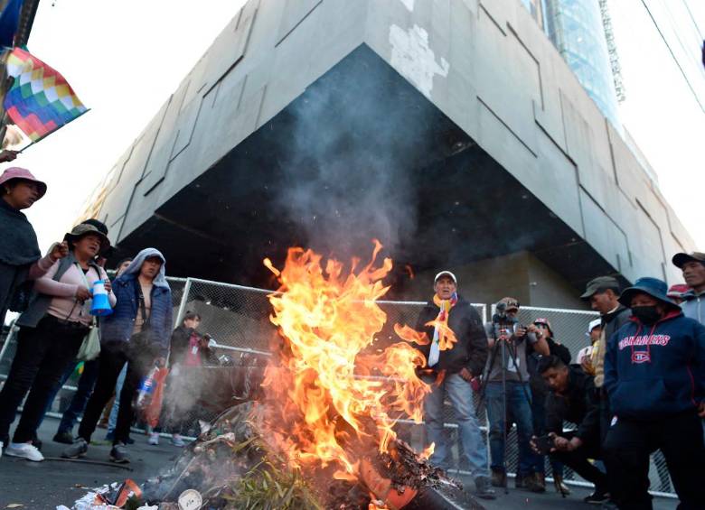 Los bloqueos de los seguidores de Evo Morales están concentrados en el departamento de Cochabamba. FOTO: AFP.