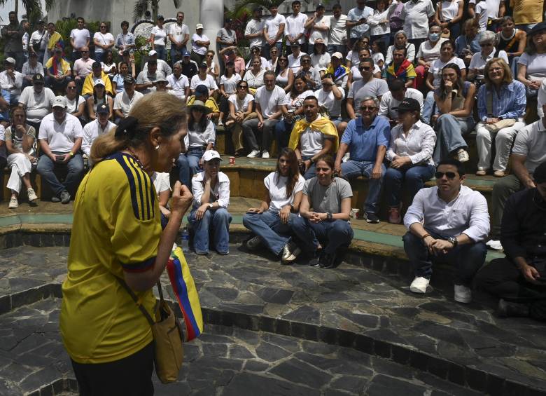 Miles marcharon por Miguel Uribe y contra la violencia en Colombia; masivas marchas en Bogotá, Medellín y Cali