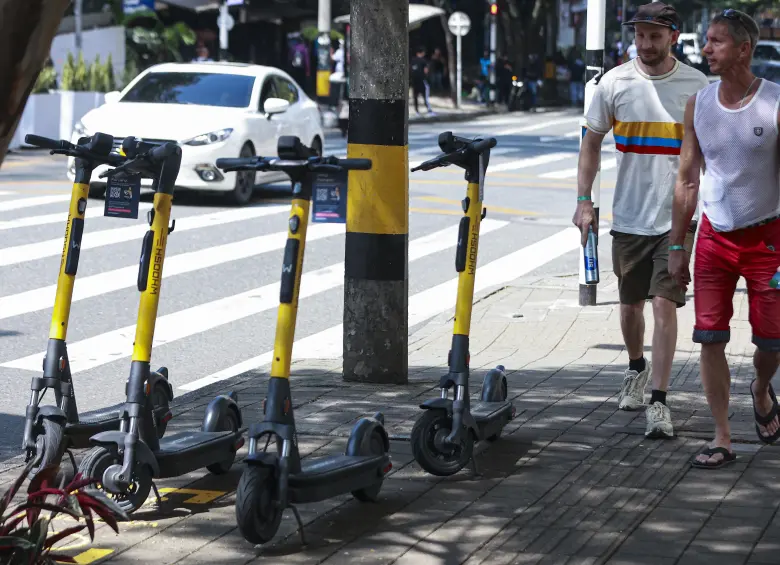 Las patinetas ya comenzaron a ser vistas por varias partes de la ciudad, sobre todo por el suroriente. Foto: Manuel Saldarriaga Quintero.