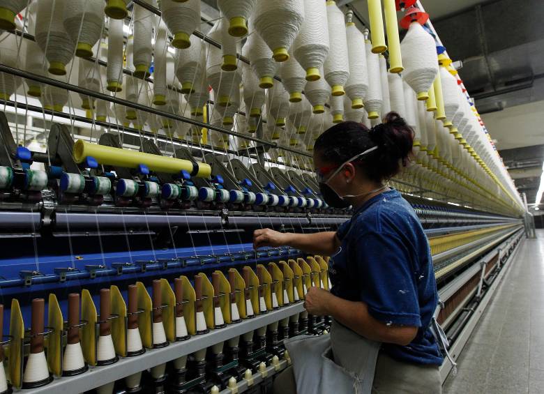 Según el Código Sustantivo del Trabajo y la Ley 2466 de 2025, el monto de la indemnización depende del tipo de contrato, el salario y la antigüedad del empleado. FOTO: Juan Antonio Sánchez