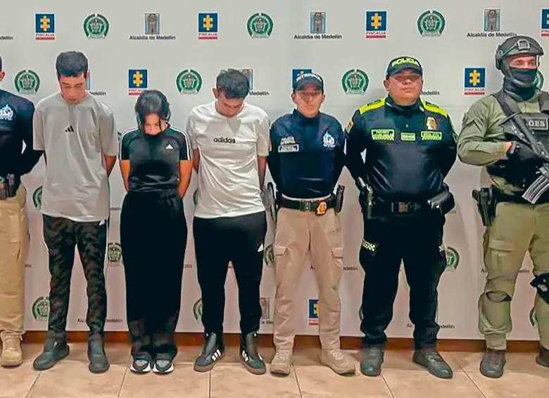 Los tres extranjeros capturados dentro de un edificio en Envigado no solo se estarían ocultando de las autoridades venezolanas por delitos del Tren del Llano. FOTO CORTESÍA POLICÍA NACIONAL