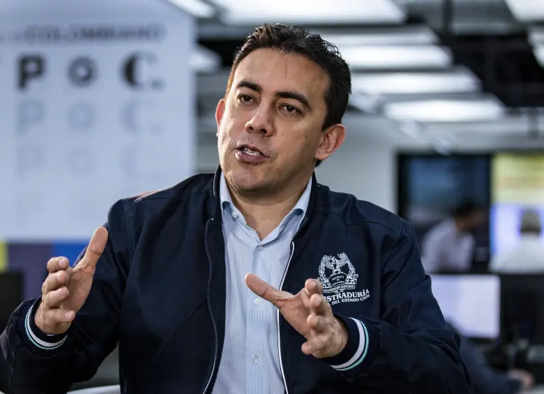 Descripción: Registrador Nacional del Estado Civil en entrevista en la sala de redacción de el periódico El Colombiano. Personajes: Alexander Vega Rocha. Fecha de evento: 10/02/2022. Foto: Jaime Pérez Munévar