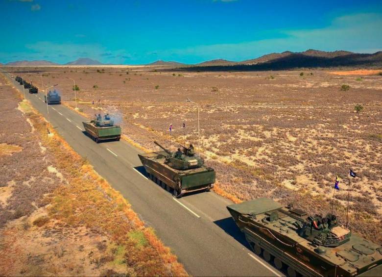 Maduro reforzó las fronteras, activó frentes militares y llamó a la población a sumarse a la reserva como parte de su estrategia defensiva. FOTO: AFP