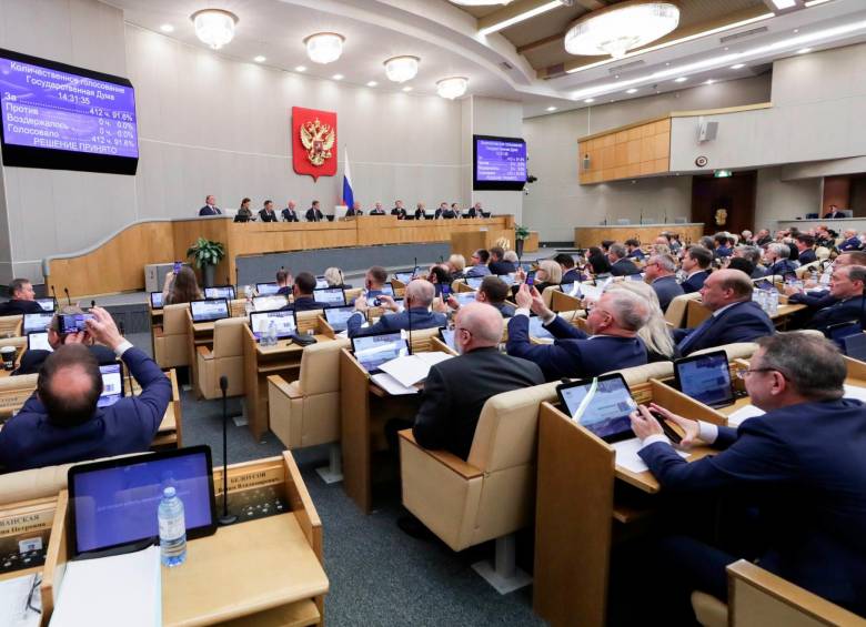 Así fue la sesión plenaria de la Duma rusa, en la cual se ratificó la anexión de los cuatro territorios. FOTO: AGENCIA EFE.