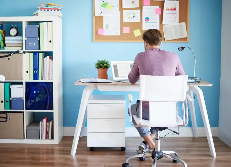 Lugar de trabajo confortable y con todos los elementos requeridos para ejercer bien su labor. FOTO: PIXABAY