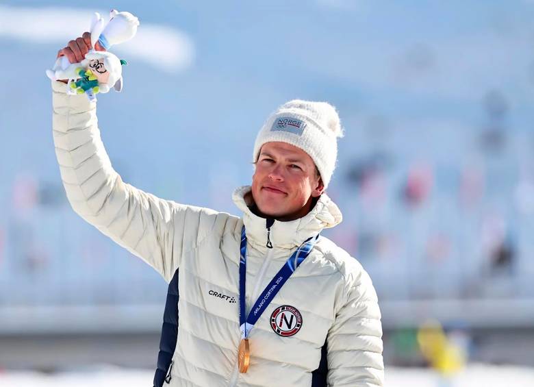 Johannes Klaebo, con nueve preseas doradas, iguala a leyendas como Katie Ledecky, Larisa Latynina, Paavo Nurmi, Mark Spitz y Carl Lewis; solo Michael Phelps lo supera en oros olímpicos. FOTO juegos de invierno