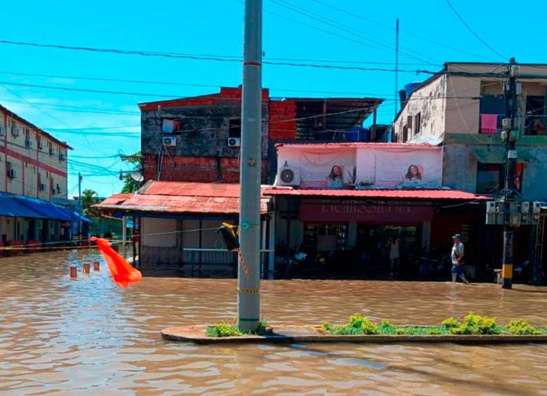 Así se ven las calles del municipio de El Bagre, Bajo Cauca antioqueño, por cuenta de los desbordamientos de dos ríos. FOTO: CORTESÍA ALCALDÍA DE EL BAGRE