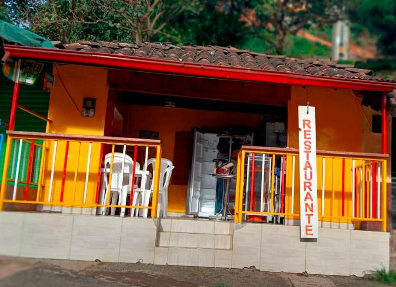 Así quedó este restaurante de la zona urbana de Andes, luego de que los delincuentes ingresaran y se robaran toda la carne. FOTO: CORTESÍA CONEXIÓN SUR