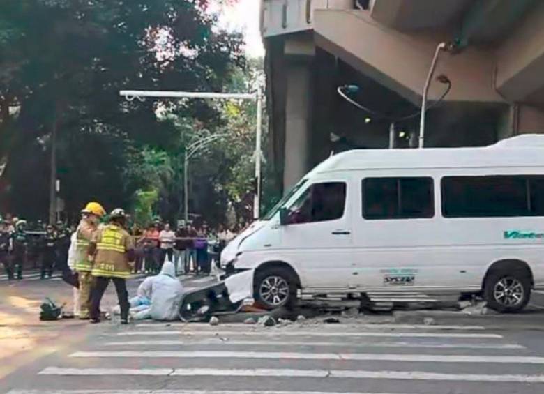 En este accidente, en los bajos de la estación Floresta del metro, murió Jennifer Mayreth Peña Peña, de 17 años, quien iba cruzando por el semáforo cuando la buseta de servicios especiales, conducida por un hombre borracho, la arrolló. FOTO: CORTESÍA