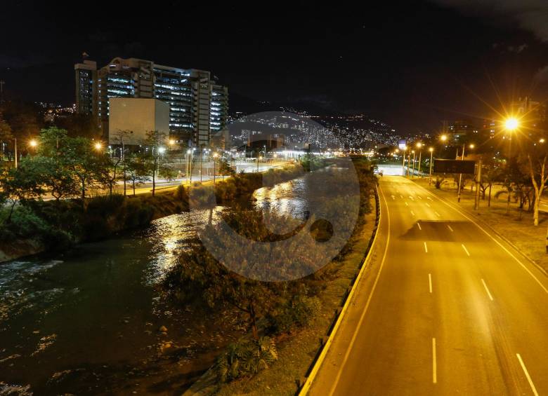 El toque de queda nocturno regirá en todos los municipios de Antioquia desde la media noche hasta las 5:00 a.m. FOTO: Manuel Saldarriaga Quintero.