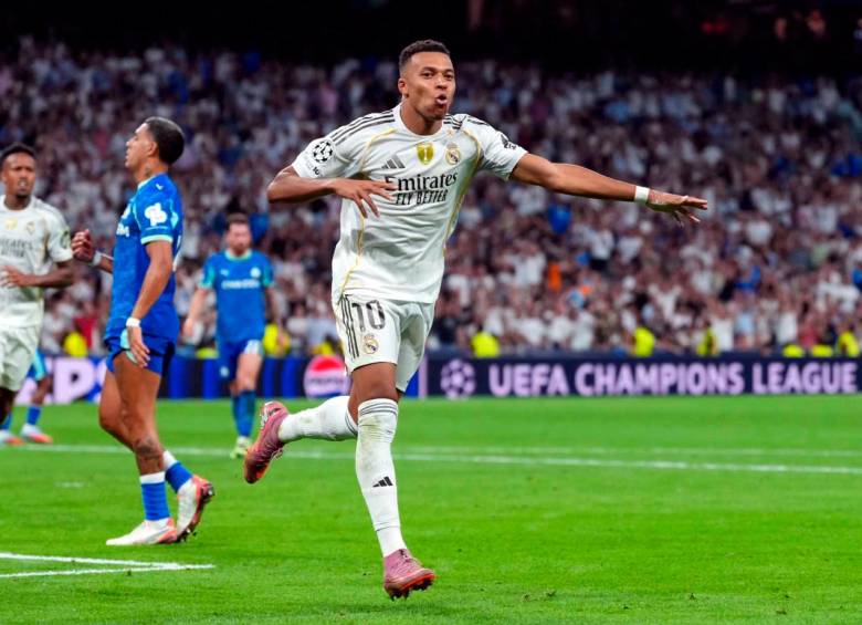 Kylian Mbappé salvó al Real Madrid con dos goles de penal, en el duelo por Champions League ante el Marsella. FOTO GETTY 