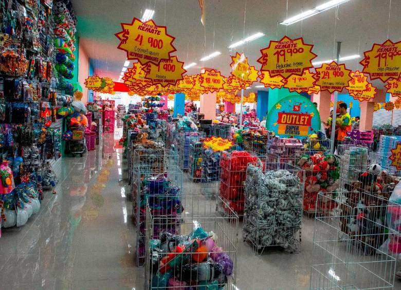 El outlet de Niñolandia cuenta con más de 3.000 referencias de juguetes. FOTO JULIO HERRERA. 