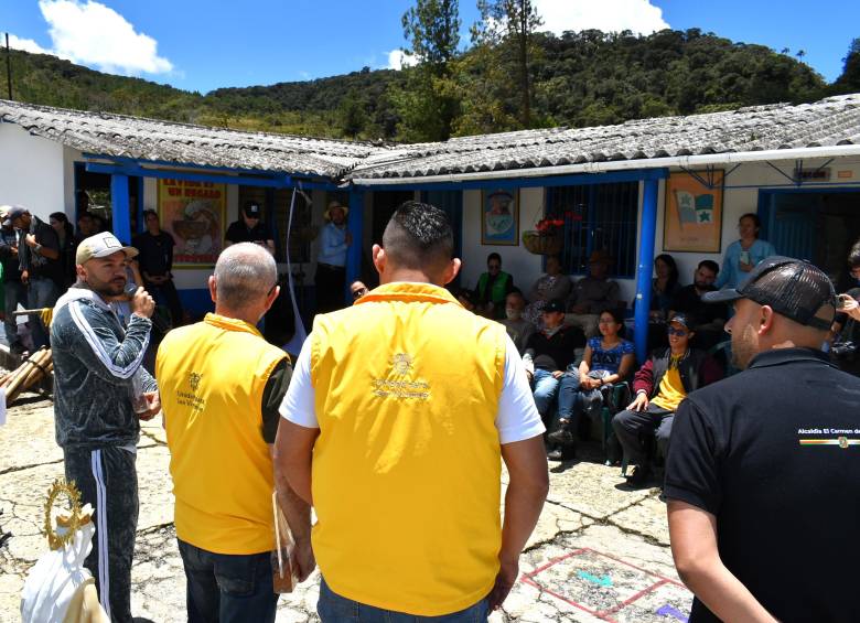 Acto de cierre del proceso de retorno en la escuela de la vereda La Linda de El Carmen de Viboral. FOTO: Cortesía.