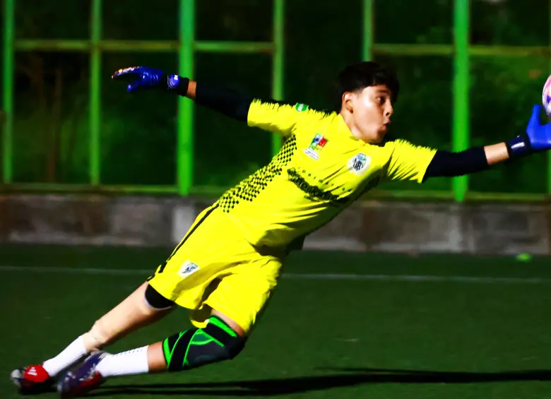 Matías Chica, el niño que, sin un pie, rompe barreras en el fútbol antioqueño: esta es su historia
