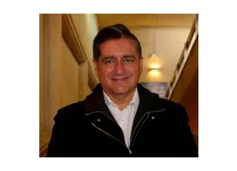 El periodista Mario Villalobos Osorio reconstruyó, con archivos y testimonios, las memorias de un país que aún busca comprender lo que ocurrió en Armero. FOTO cortesía 