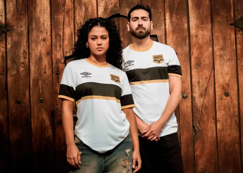 Esta es la nueva camiseta del Internacional de Bogotá, el equipo que cambió de nombre, pero seguirá jugando en la capital de la República. FOTO: Tomada de X @InterBogOficial