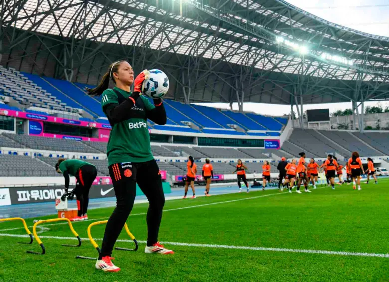 Tanto en el fútbol femenino como en el masculino, el país ha perdido en instancias finales, seis títulos se han esfumado desde los tiros de punto penal. FOTO CORTESÍA FCF
