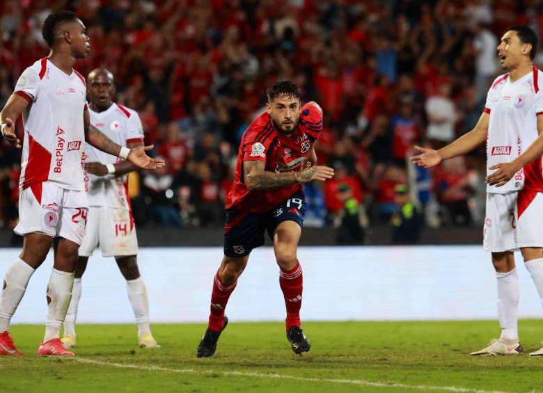 El delantero Francisco Fydriszewski, de 32 años, es el goleador del Medellín en lo que va de los cuadrangulares semifinales. Suma dos celebraciones. Los aficionados esperan que siga en racha. FOTO Manuel Saldarriaga
