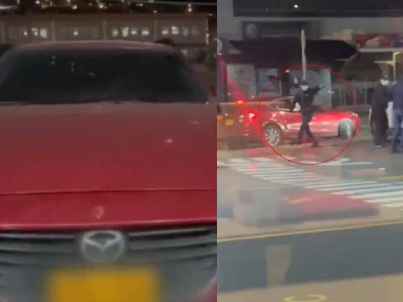 El vehículo encontrado por la Policía es el Mazda rojo en el que se movilizaban los atracadores. FOTO: Captura de pantalla