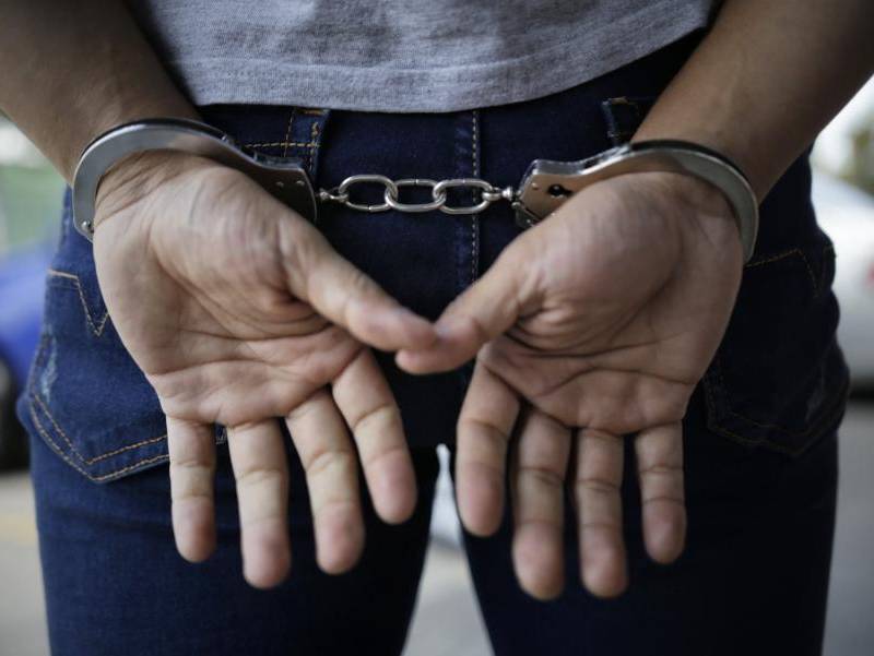 El cirujano estético fue sentenciado a 6 años de cárcel por violentar a su esposa, incluso frente a su hija. FOTO: Colprensa 