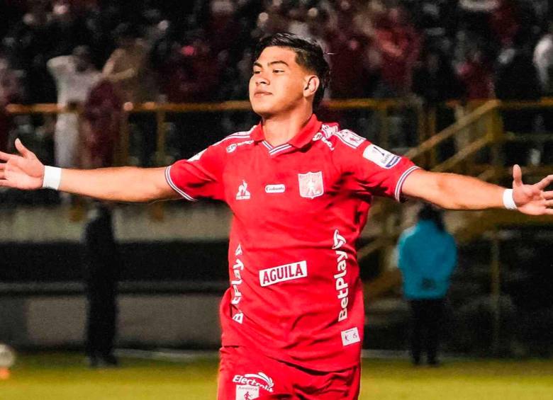 El juvenil José Cavadía celebra el primer tanto en el duelo de América ante Chicó en Tunja. FOTO TOMADA X@AmericadeCali