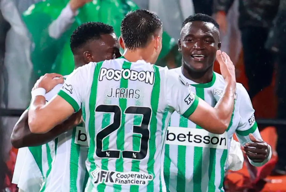 La victoria ante Internacional no solo representa un avance en la tabla de posiciones, sino también una inyección de moral para el plantel y la afición del Atlético Nacional. Foto: Manuel Saldarriaga Quintero.