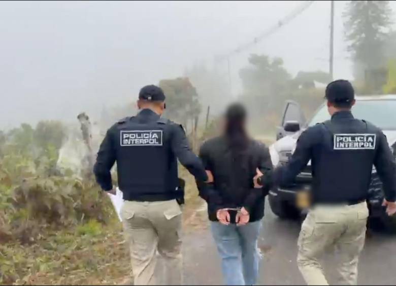 La mujer retornó al país y se refugió en el municipio de Guarne (Oriente antioqueño) debido a los quebrantos de salud de su madre, empleándose en Medellín como administradora hotelera y organizadora de eventos. Foto: Cortesía Policía