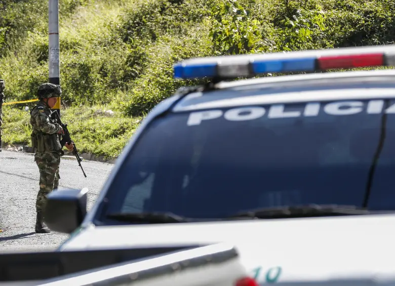 La Policía ya acordó la zona en la que fue abandonado el vehículo a la espera de personal antiexplosivos. Imagen de referencia. FOTO: Robinson Sáenz Vargas