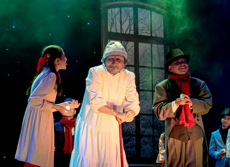Ebenezer Scrooge es el protagonista de Canción de Navidad. FOTO: Cortesía Teatro Pablo Tobón Uribe