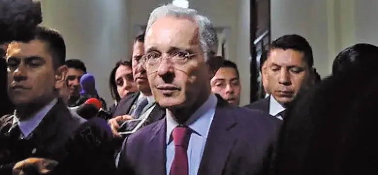 La Fiscalía pidió nueve años en prisión como pena para el expresidente Álvaro Uribe por los delitos de fraude procesal y soborno a testigos. El 1 de agosto se conocerá la sentencia completa. FOTO COLPRENSA