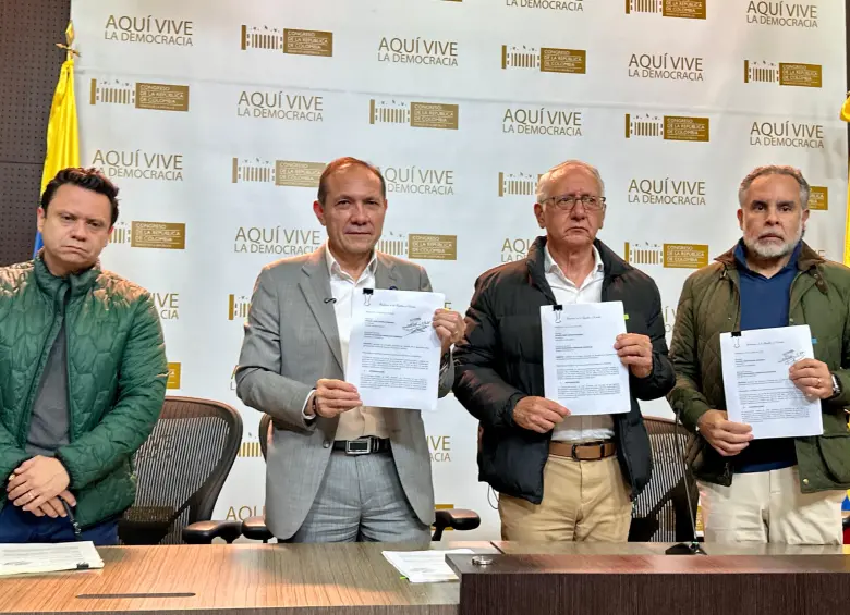 Con estas nuevas cuatro preguntas, el Gobierno no solo insiste en la consulta popular sino en la reforma a la salud, a pesar de que la laboral revivió y cursa su trámite en la Comisión Cuarta del Senado. FOTO: MinTrabajo