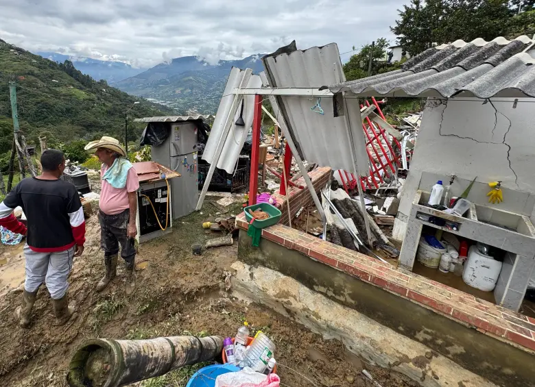 Así quedó la casa afectada por el deslizamiento. FOTO: Cortesía Alcaldía de Copacabana.