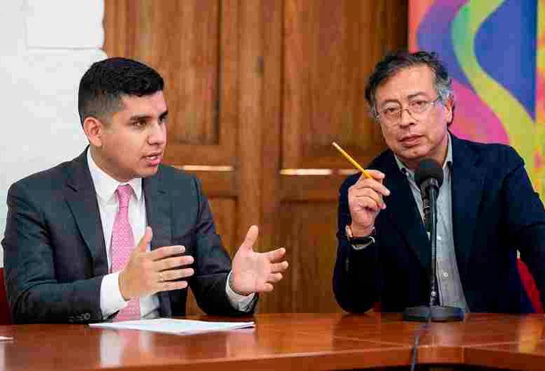 El Gobierno estudia decretar nuevas inversiones forzosas por cerca de $35 billones, mientras la banca alerta sobre efectos en el costo del crédito. Jonathan Malagón (izq) Gustavo Petro (der) FOTO: COLPRENSA E IA