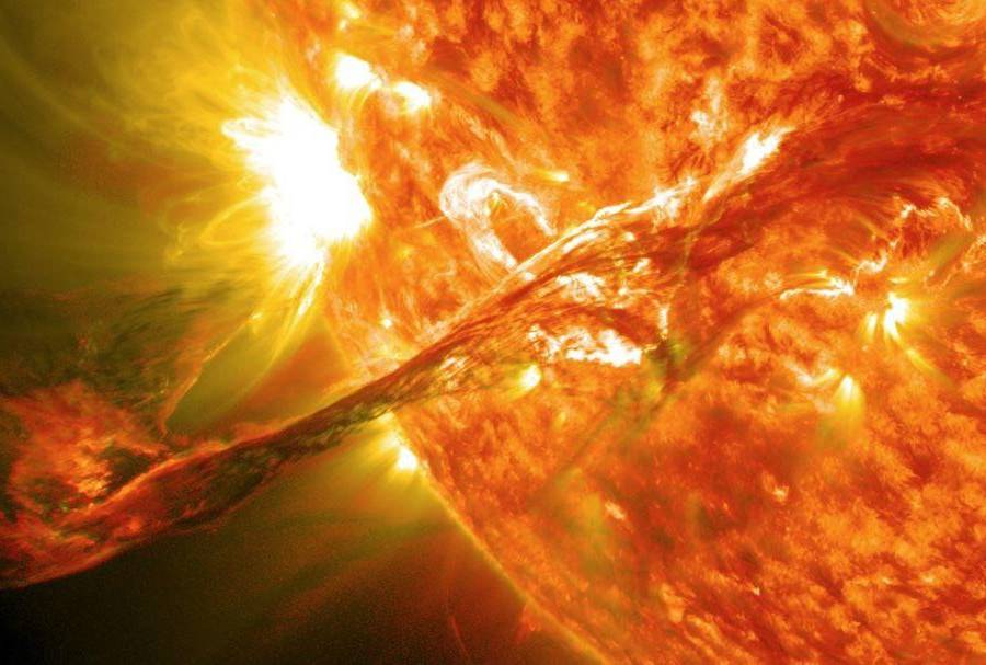 Esta eyección de masa coronal, capturada por el Observatorio de Dinámica Solar de la Nasa, hizo erupción en el Sol el 31 de agosto de 2012, viajando a más de 1.300 kilómetros por segundo y enviando radiación a las profundidades del espacio. Foto. Nasa