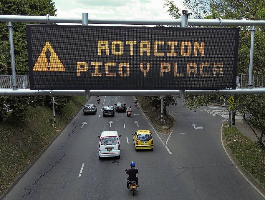 La medida del pico y placa en Medellín y el Valle de Aburrá volverá este lunes con sanciones para quienes circulen sin poder hacerlo. FOTO: <b>MANUEL SALDARRIAGA</b>