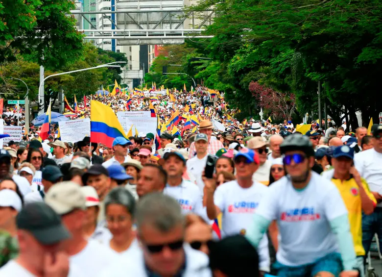 En Medellín se dio la manifestación más nutrida. Miles de personas recorrieron desde La Playa hasta la Plaza de las Luces. FOTO: CAMILO SUÁREZ